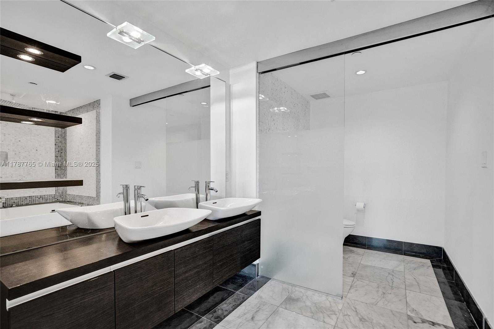Small Image of 200 BISCAYNE BOULEVARD WAY #3211, Miami Number 17