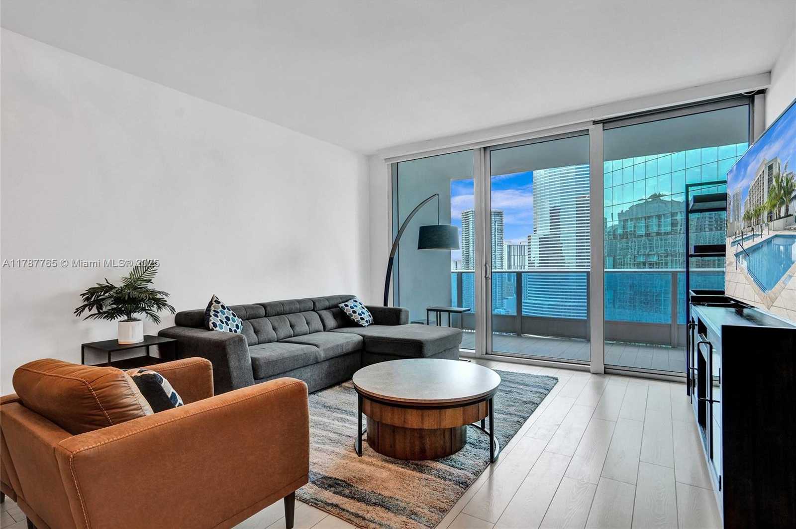 Small Image of 200 BISCAYNE BOULEVARD WAY #3211, Miami Number 2