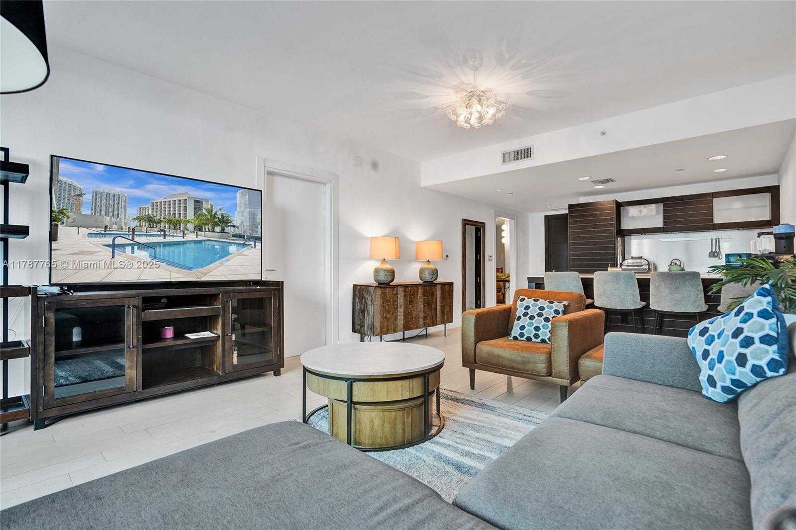 Small Image of 200 BISCAYNE BOULEVARD WAY #3211, Miami Number 3