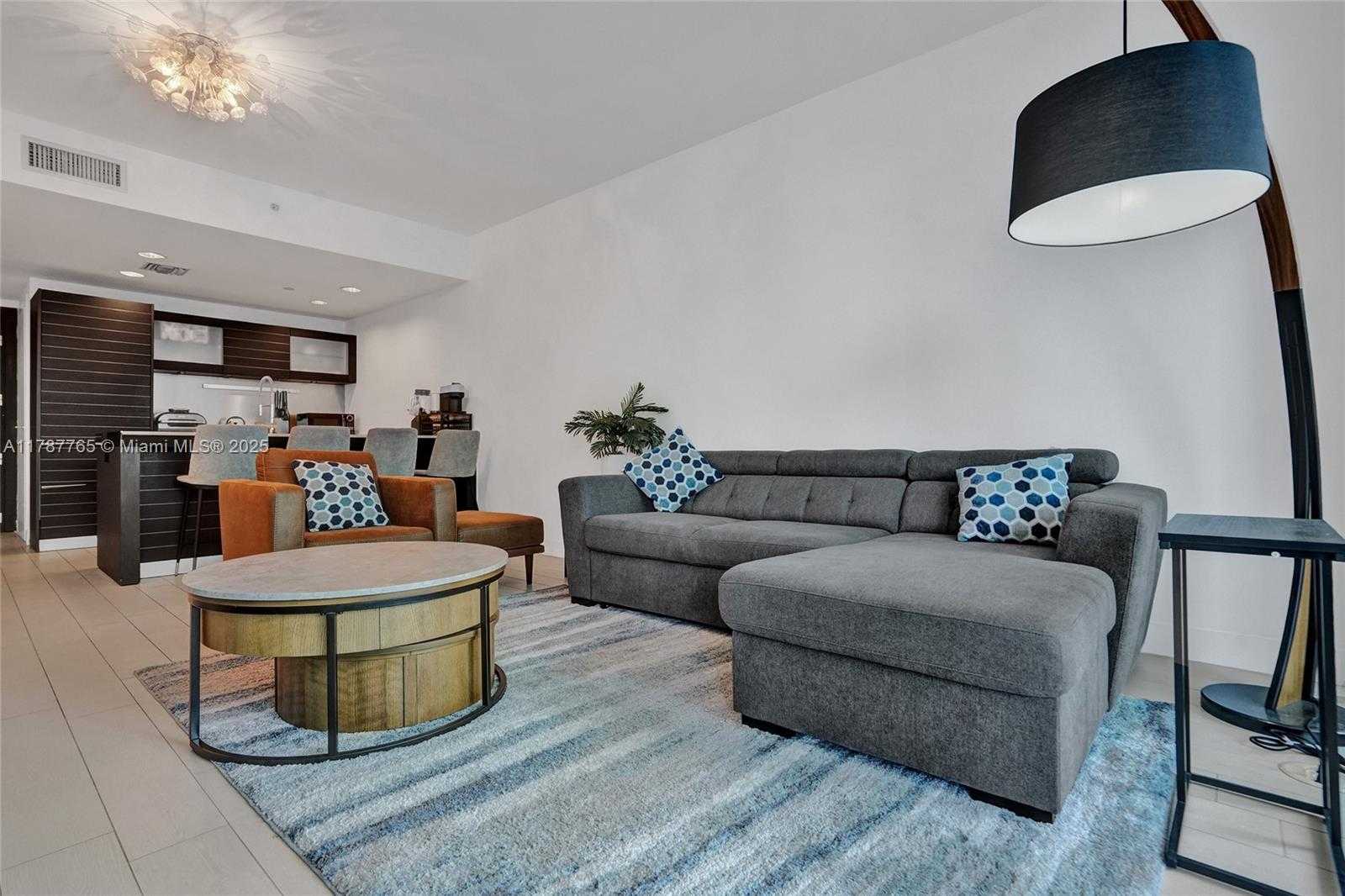 Small Image of 200 BISCAYNE BOULEVARD WAY #3211, Miami Number 4