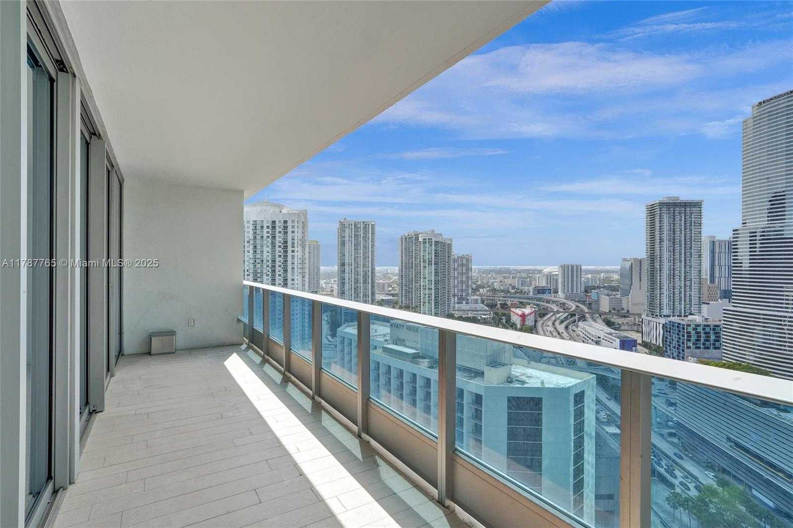 Small Image of 200 BISCAYNE BOULEVARD WAY #3211, Miami Number 8