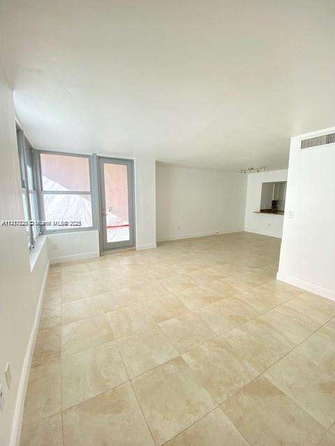 Small Image of 2899 COLLINS AVE #516, Miami Beach Number 5