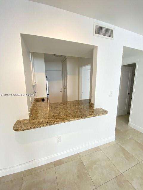 Small Image of 2899 COLLINS AVE #516, Miami Beach Number 7