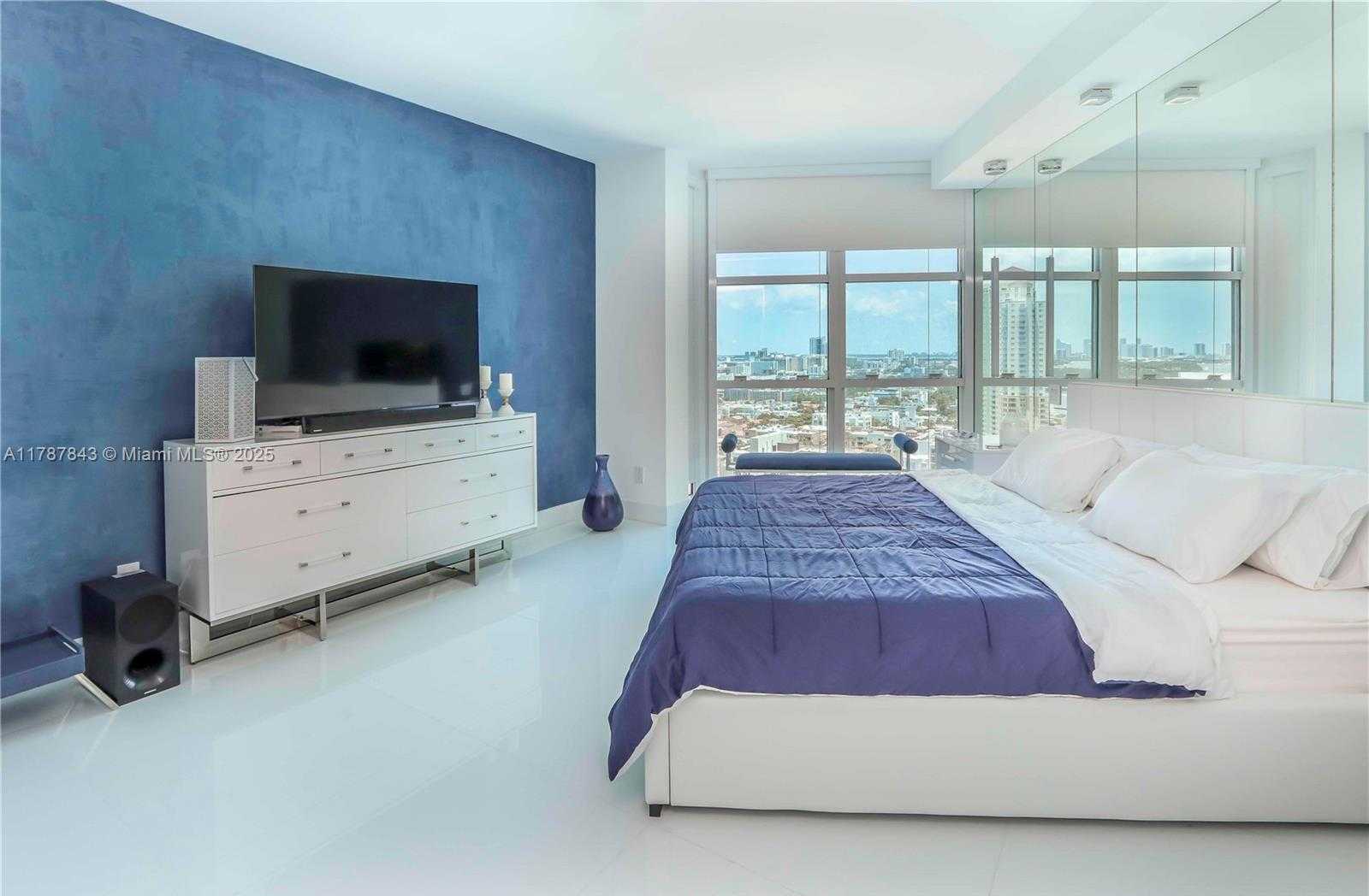 Small Image of 300 SOUTH POINTE DR #2104, Miami Beach Number 13