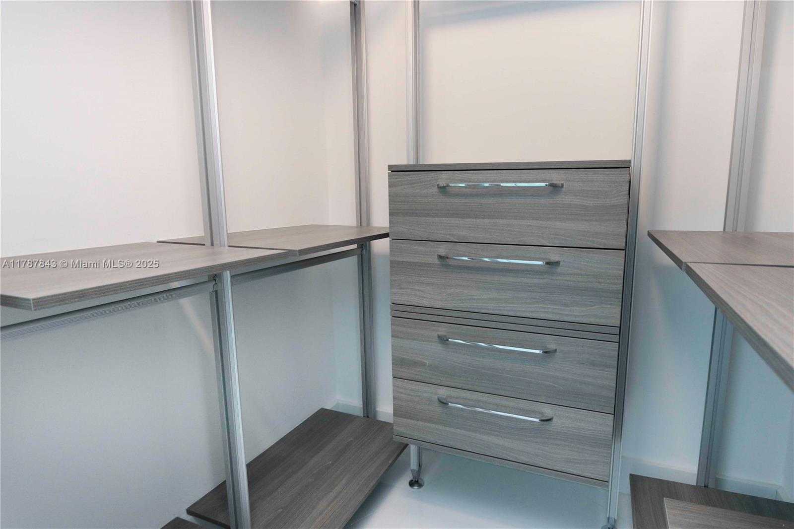 Small Image of 300 SOUTH POINTE DR #2104, Miami Beach Number 17