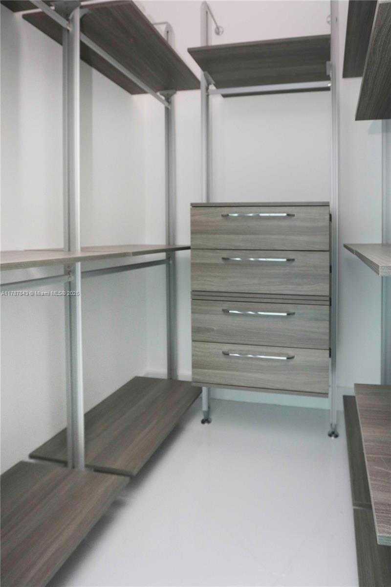 Small Image of 300 SOUTH POINTE DR #2104, Miami Beach Number 18
