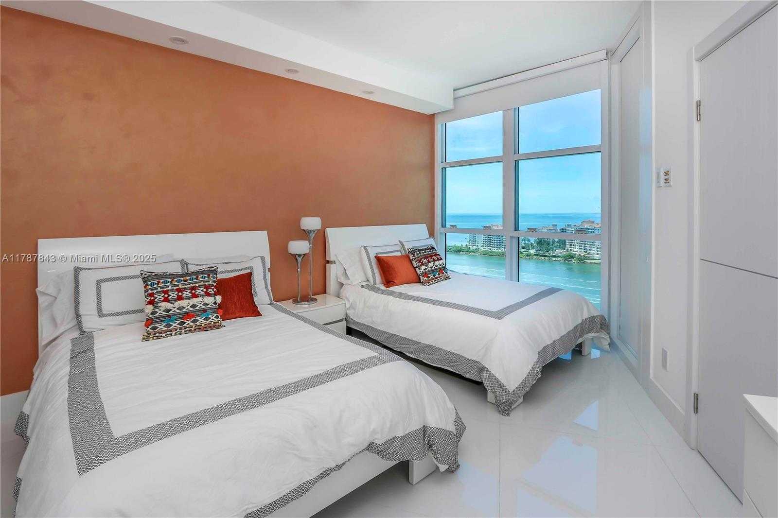 Small Image of 300 SOUTH POINTE DR #2104, Miami Beach Number 19