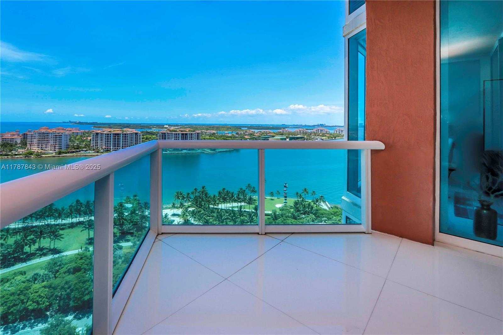 Small Image of 300 SOUTH POINTE DR #2104, Miami Beach Number 25