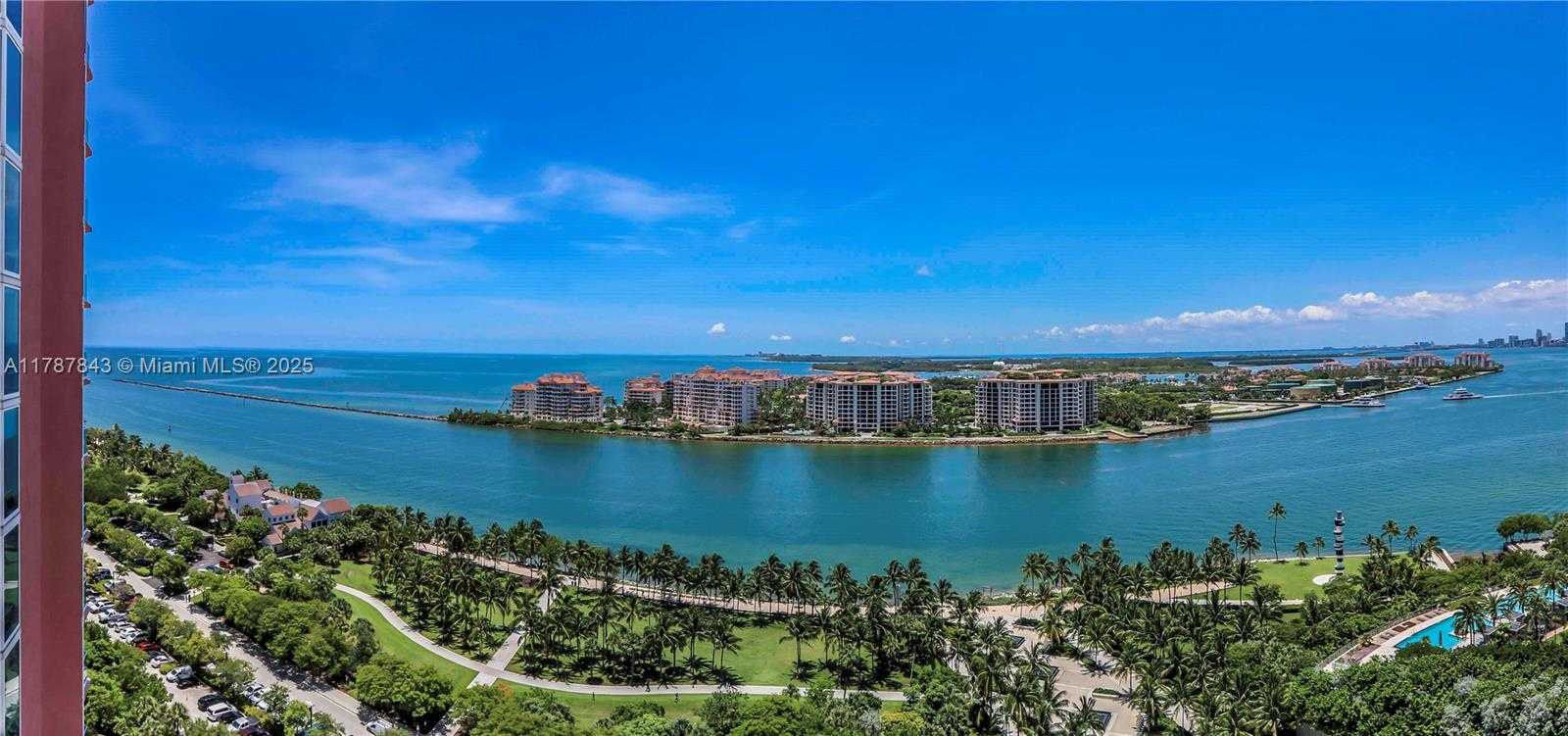 Small Image of 300 SOUTH POINTE DR #2104, Miami Beach Number 3