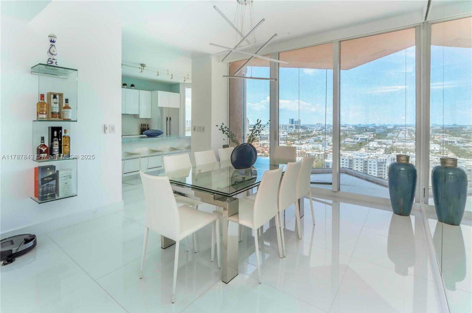 Small Image of 300 SOUTH POINTE DR #2104, Miami Beach Number 5
