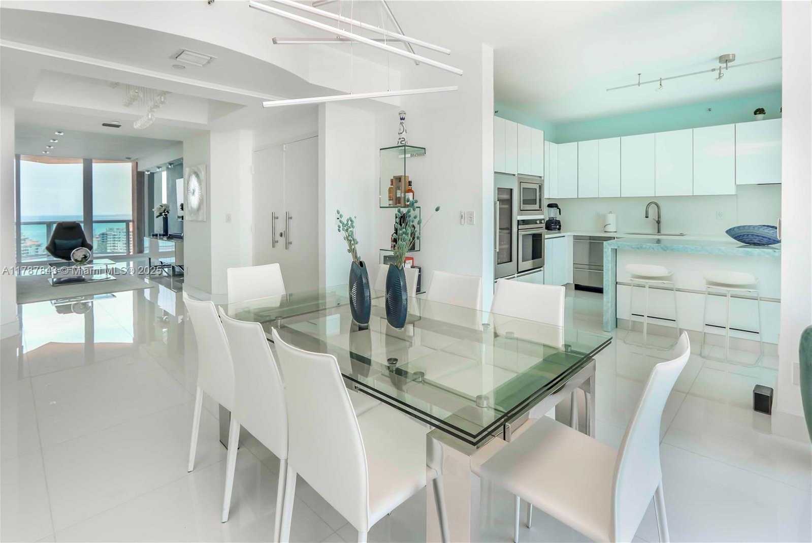 Small Image of 300 SOUTH POINTE DR #2104, Miami Beach Number 6