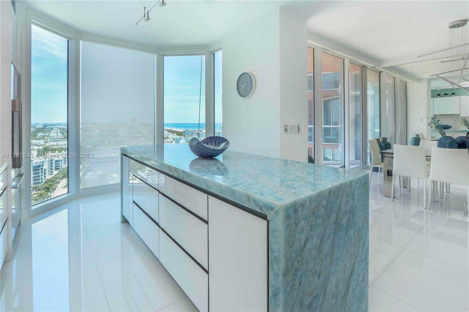 Small Image of 300 SOUTH POINTE DR #2104, Miami Beach Number 7
