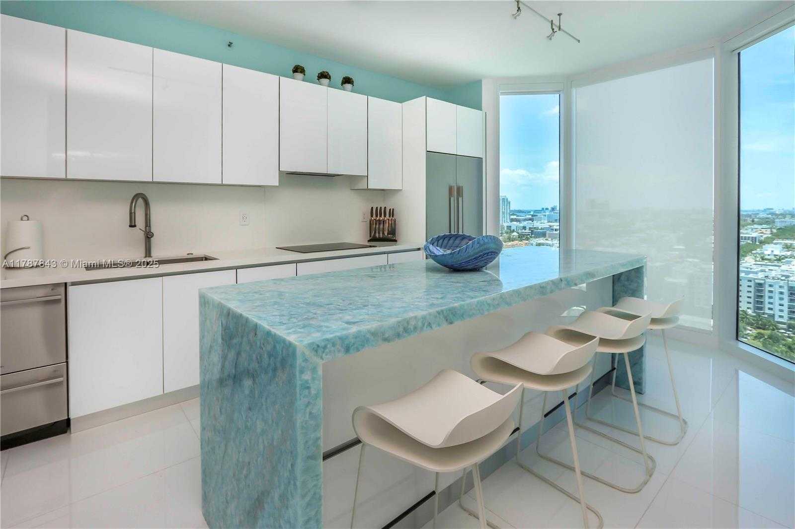 Small Image of 300 SOUTH POINTE DR #2104, Miami Beach Number 8