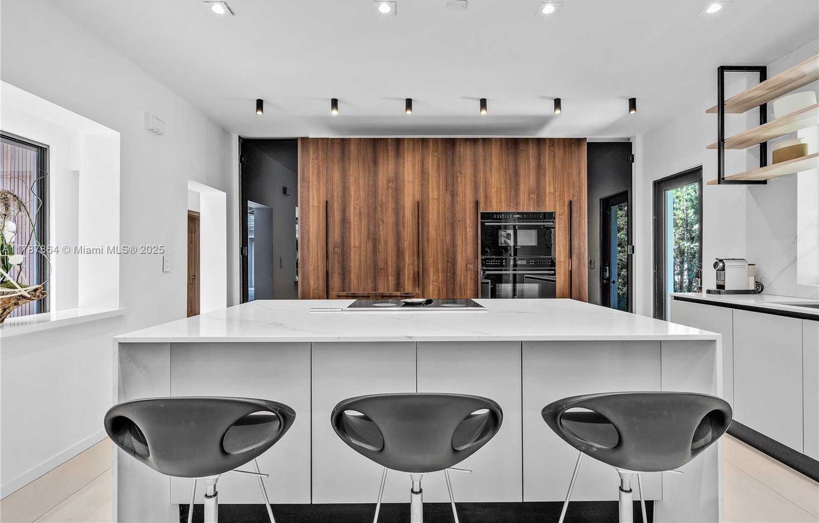 Small Image of 725 WEST 49TH ST, Miami Beach Number 7