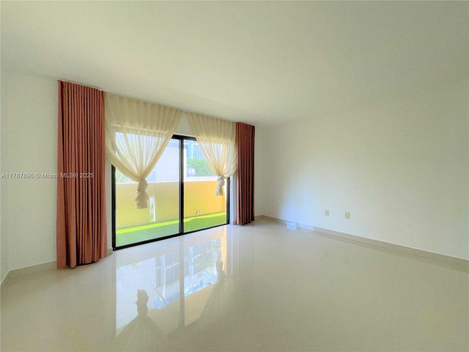 Small Image of 2924 COLLINS AVE #403, Miami Beach Number 11
