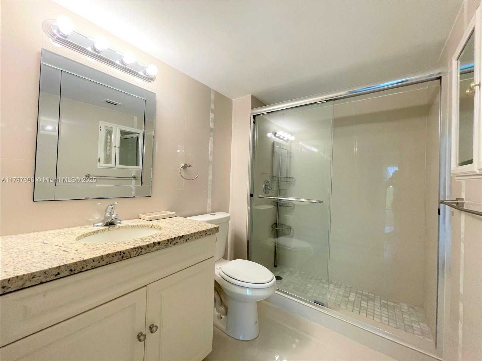 Small Image of 2924 COLLINS AVE #403, Miami Beach Number 14