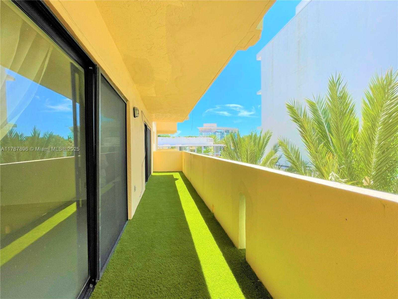 Small Image of 2924 COLLINS AVE #403, Miami Beach Number 15