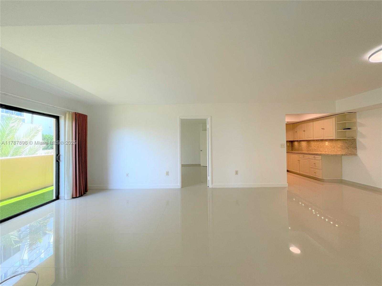 Small Image of 2924 COLLINS AVE #403, Miami Beach Number 5