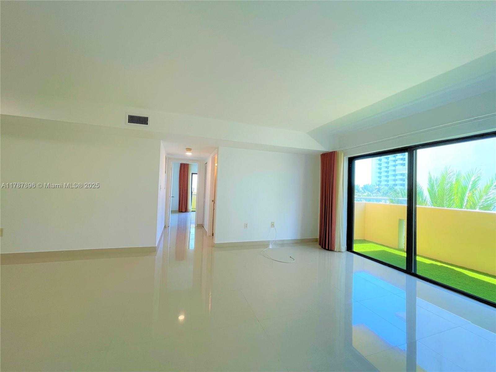 Small Image of 2924 COLLINS AVE #403, Miami Beach Number 7