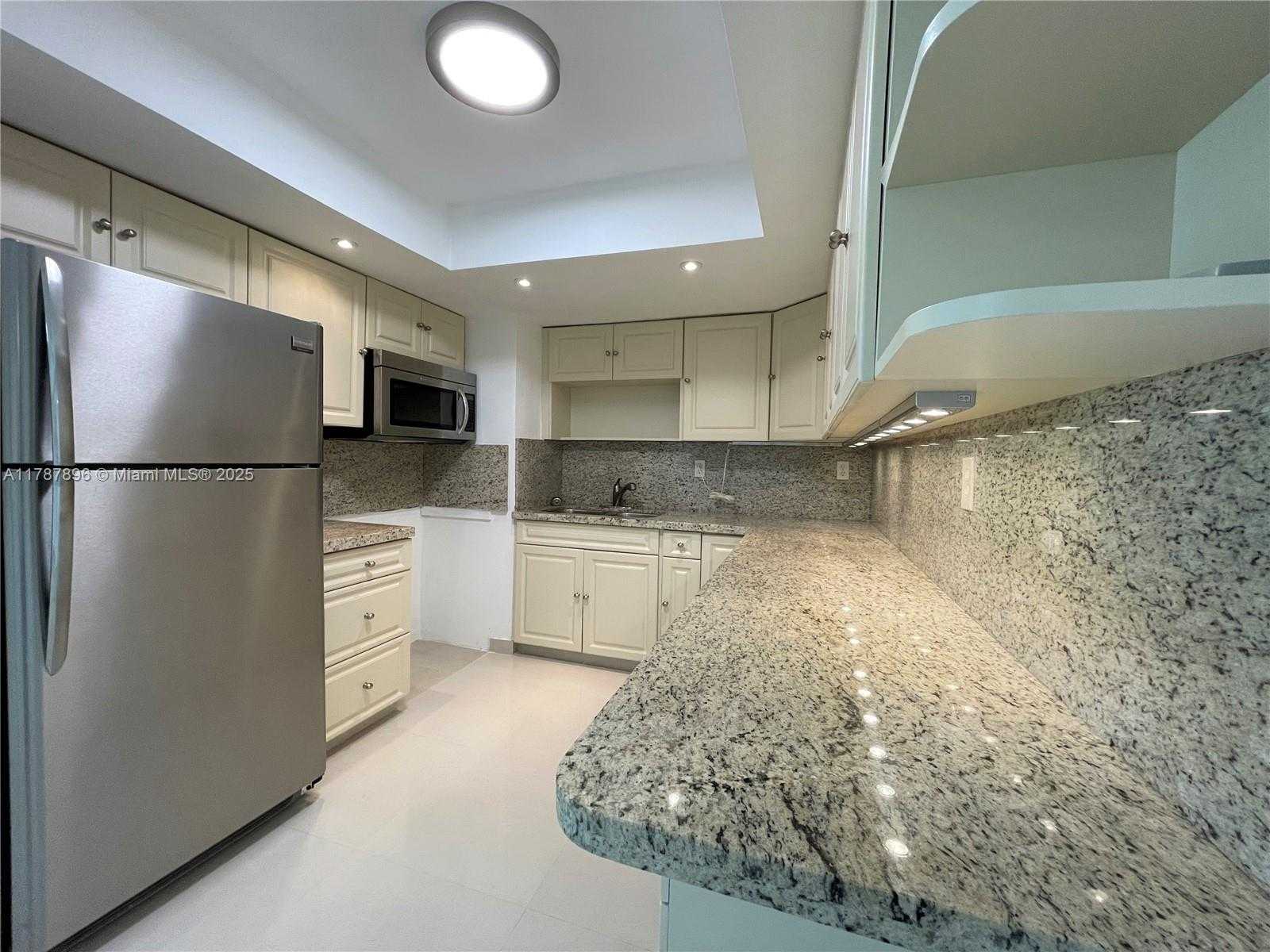 Small Image of 2924 COLLINS AVE #403, Miami Beach Number 9