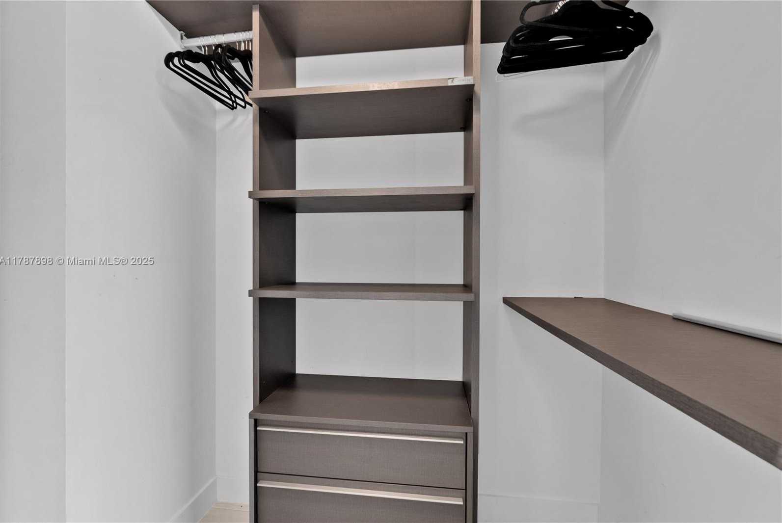 Small Image of 1451 BRICKELL AVE #1004, Miami Number 16