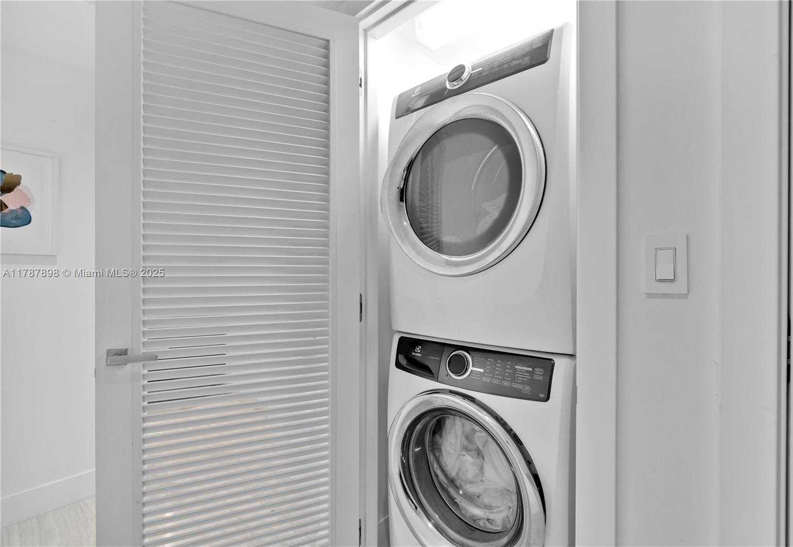 Small Image of 1451 BRICKELL AVE #1004, Miami Number 20