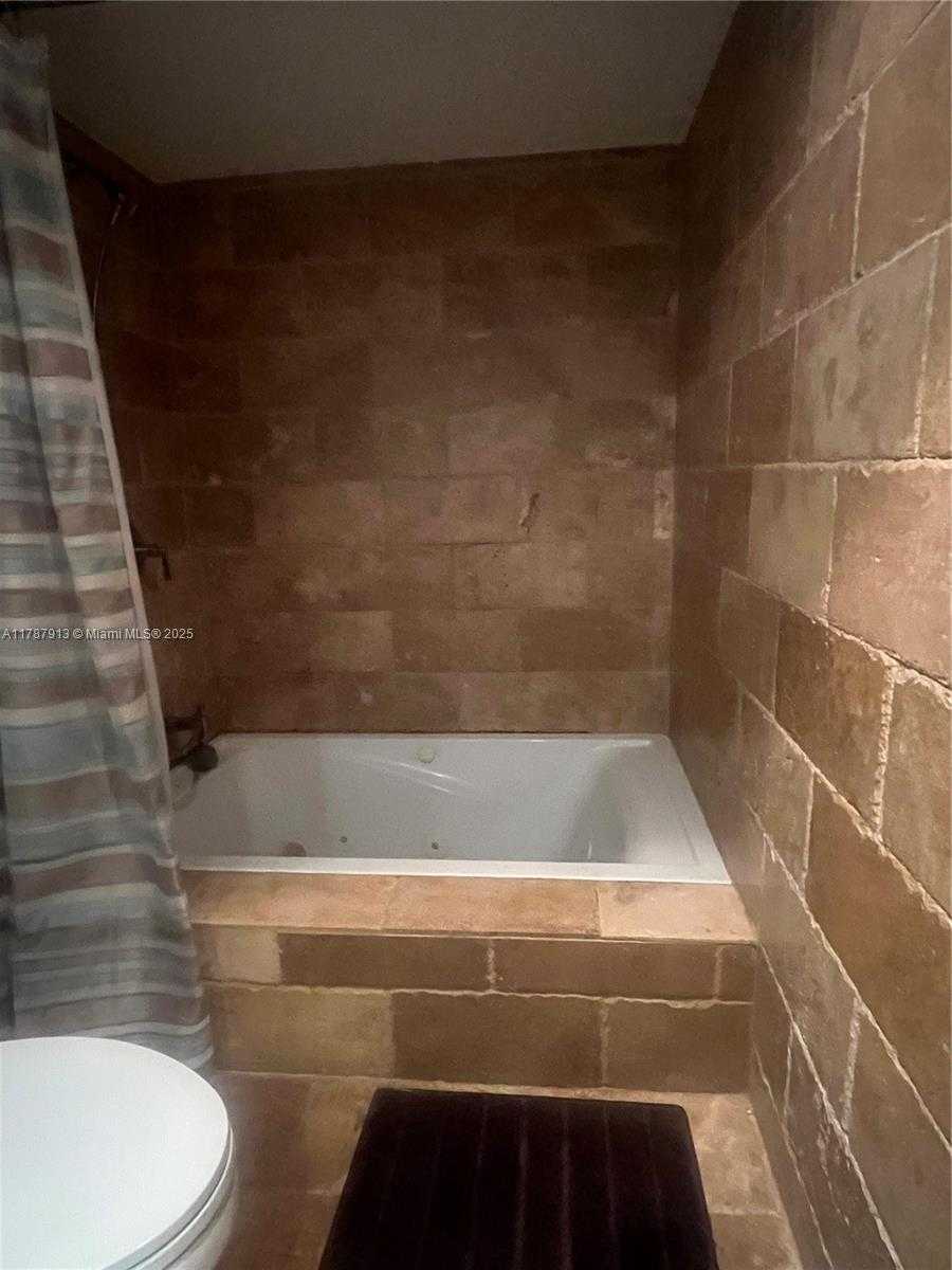 Small Image of 1825 SOUTH OCEAN DR #413, Hallandale Beach Number 12