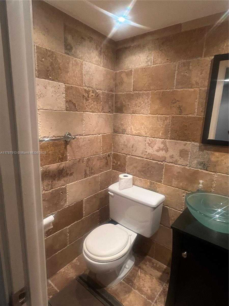 Small Image of 1825 SOUTH OCEAN DR #413, Hallandale Beach Number 2