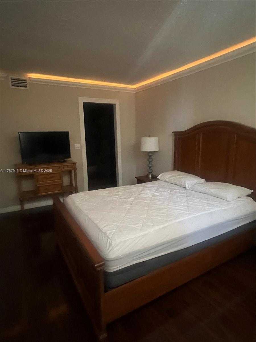 Small Image of 1825 SOUTH OCEAN DR #413, Hallandale Beach Number 7