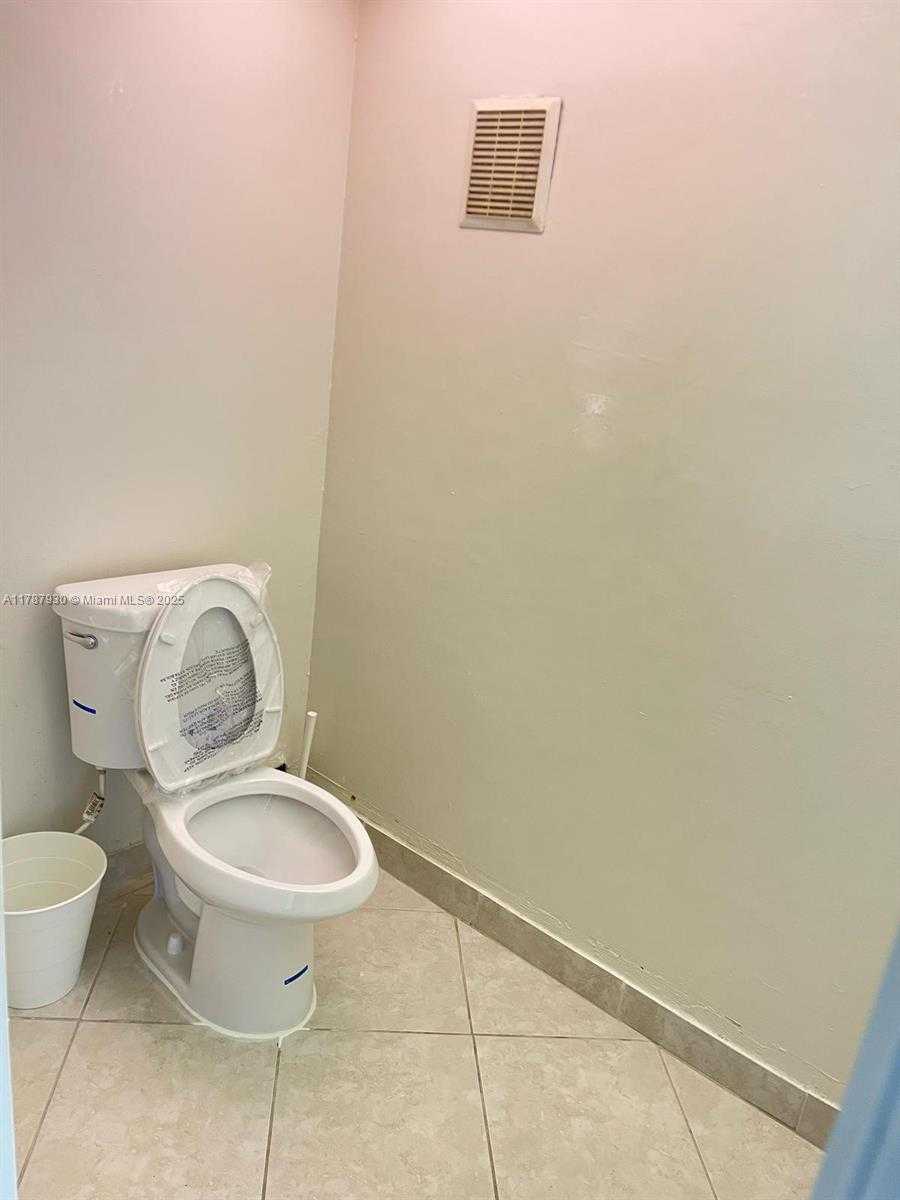 Small Image of 9375 FONTAINEBLEAU BLVD #L426, Miami Number 10