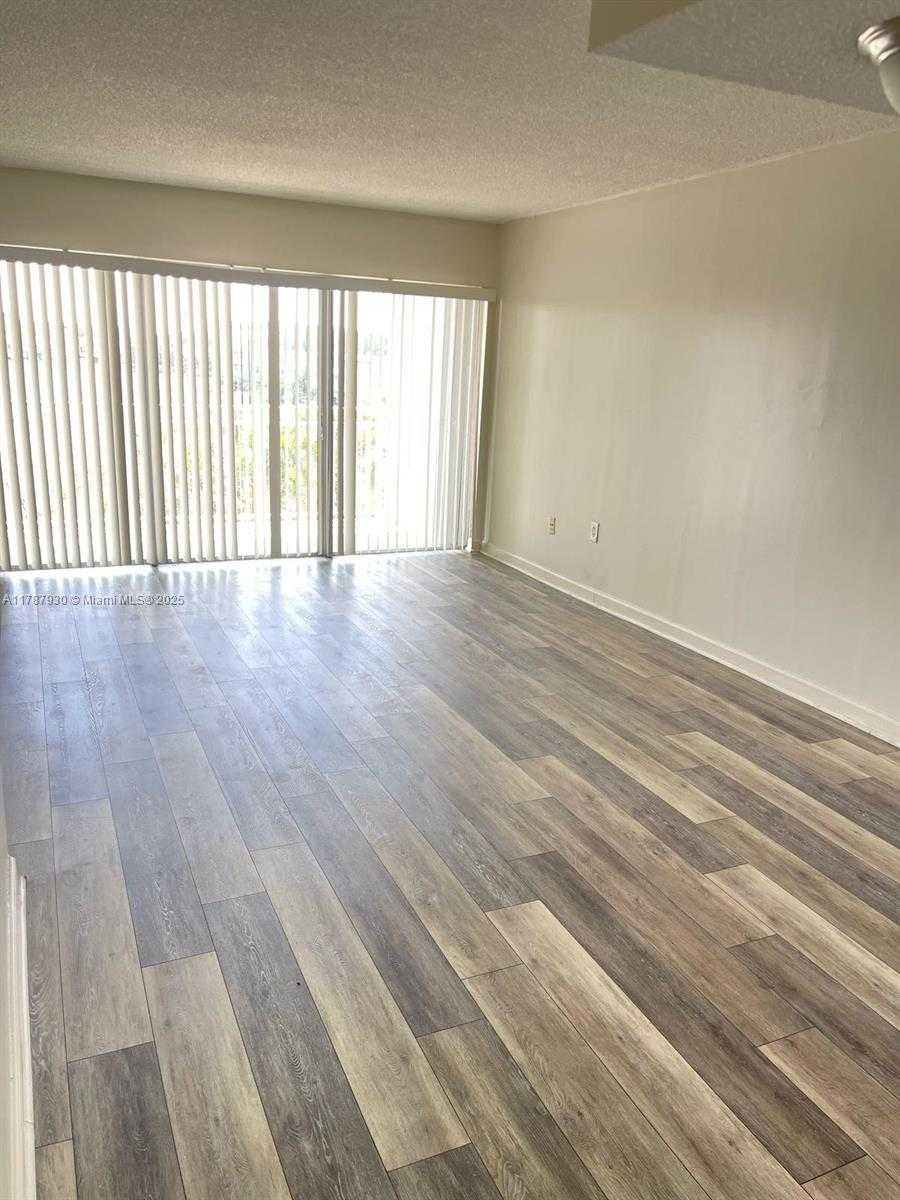Small Image of 9375 FONTAINEBLEAU BLVD #L426, Miami Number 12