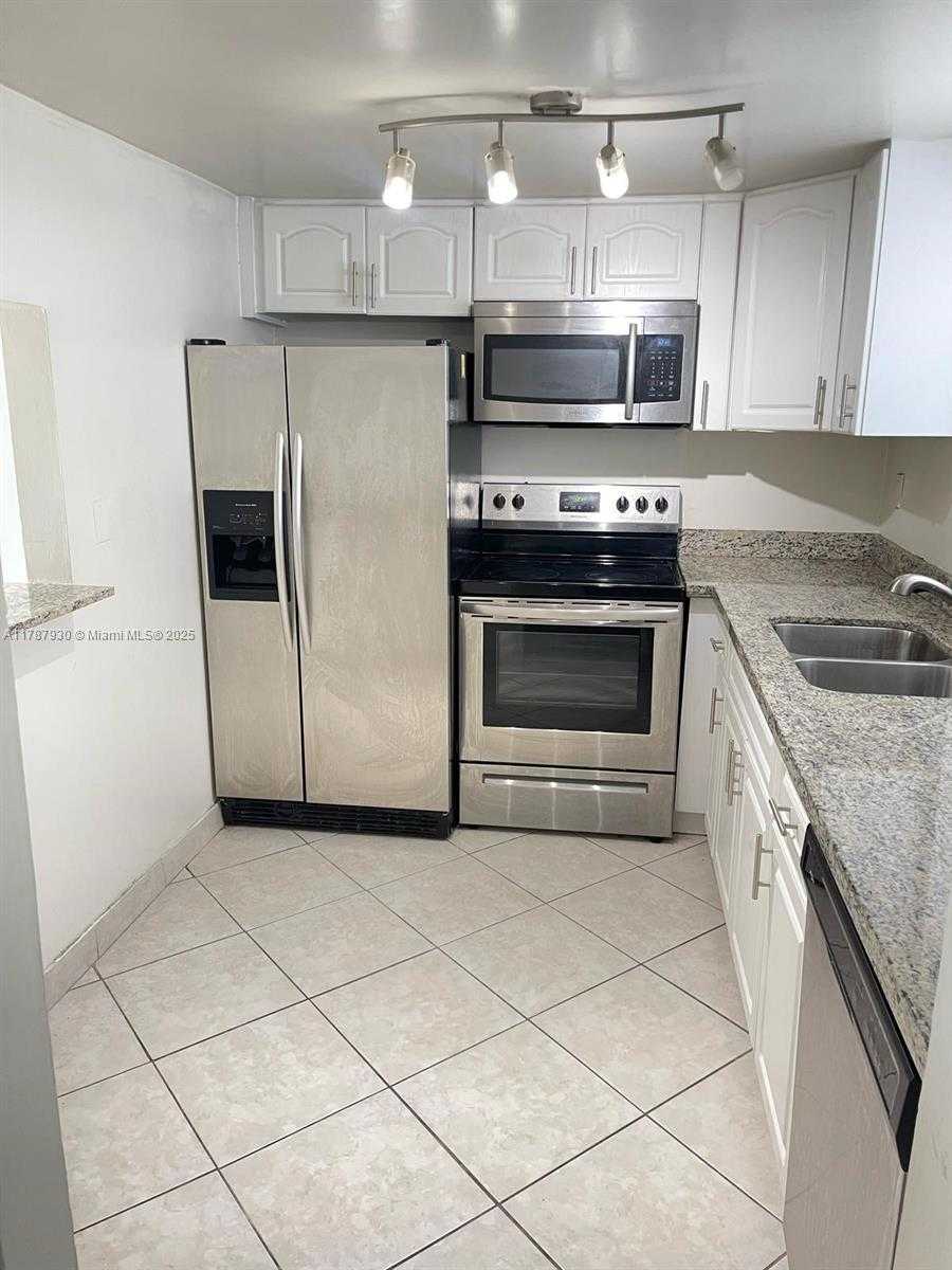 Small Image of 9375 FONTAINEBLEAU BLVD #L426, Miami Number 2