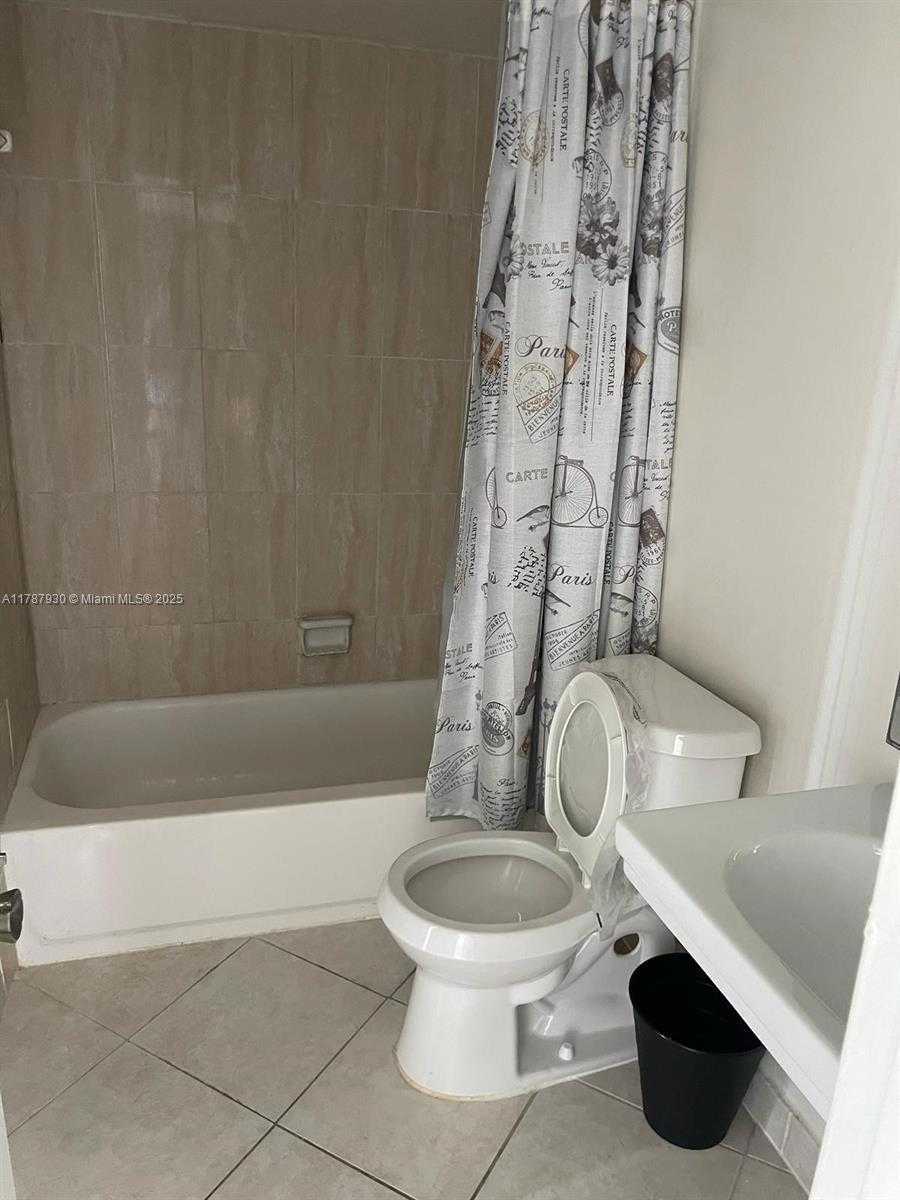 Small Image of 9375 FONTAINEBLEAU BLVD #L426, Miami Number 4