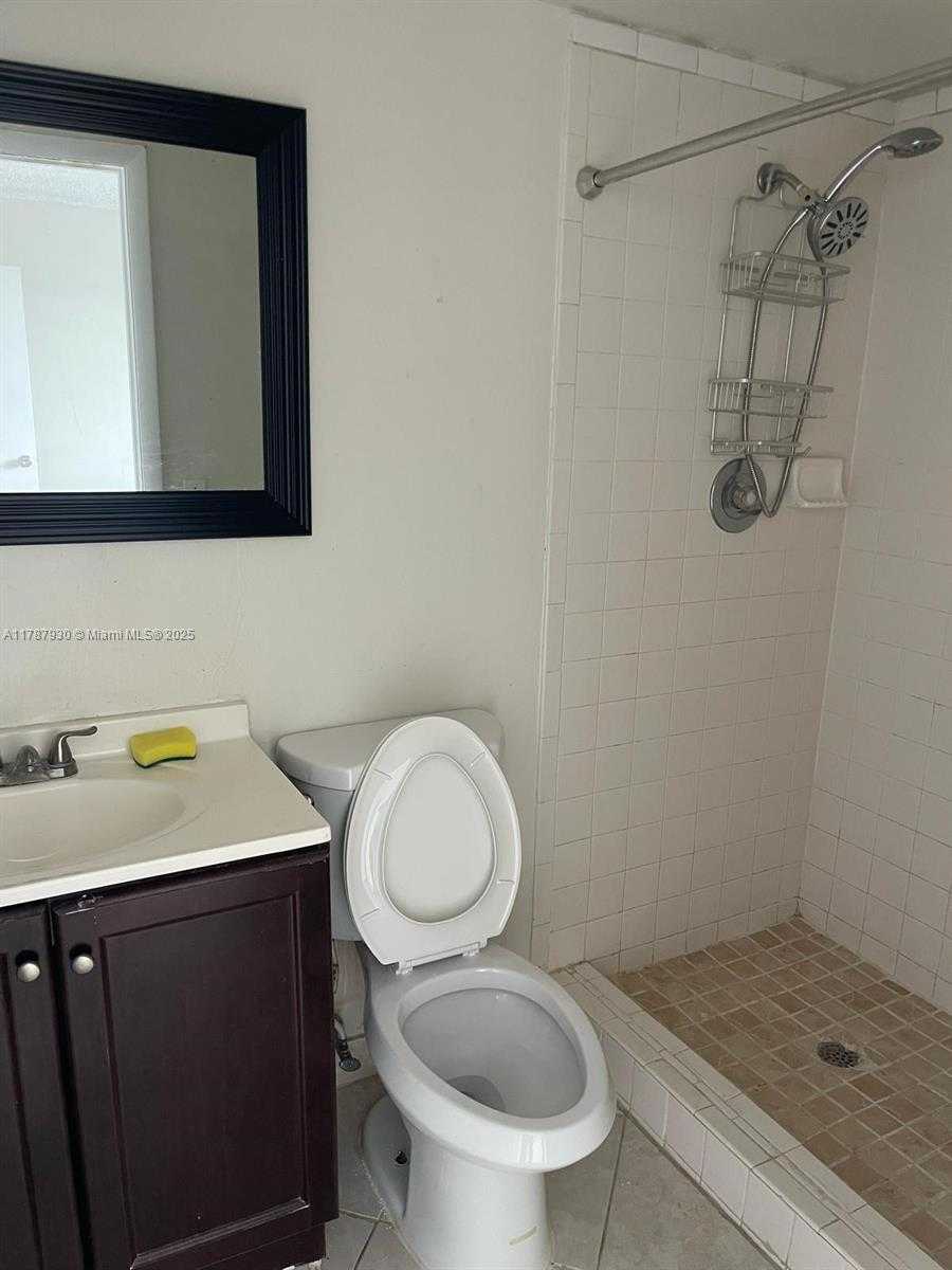 Small Image of 9375 FONTAINEBLEAU BLVD #L426, Miami Number 7