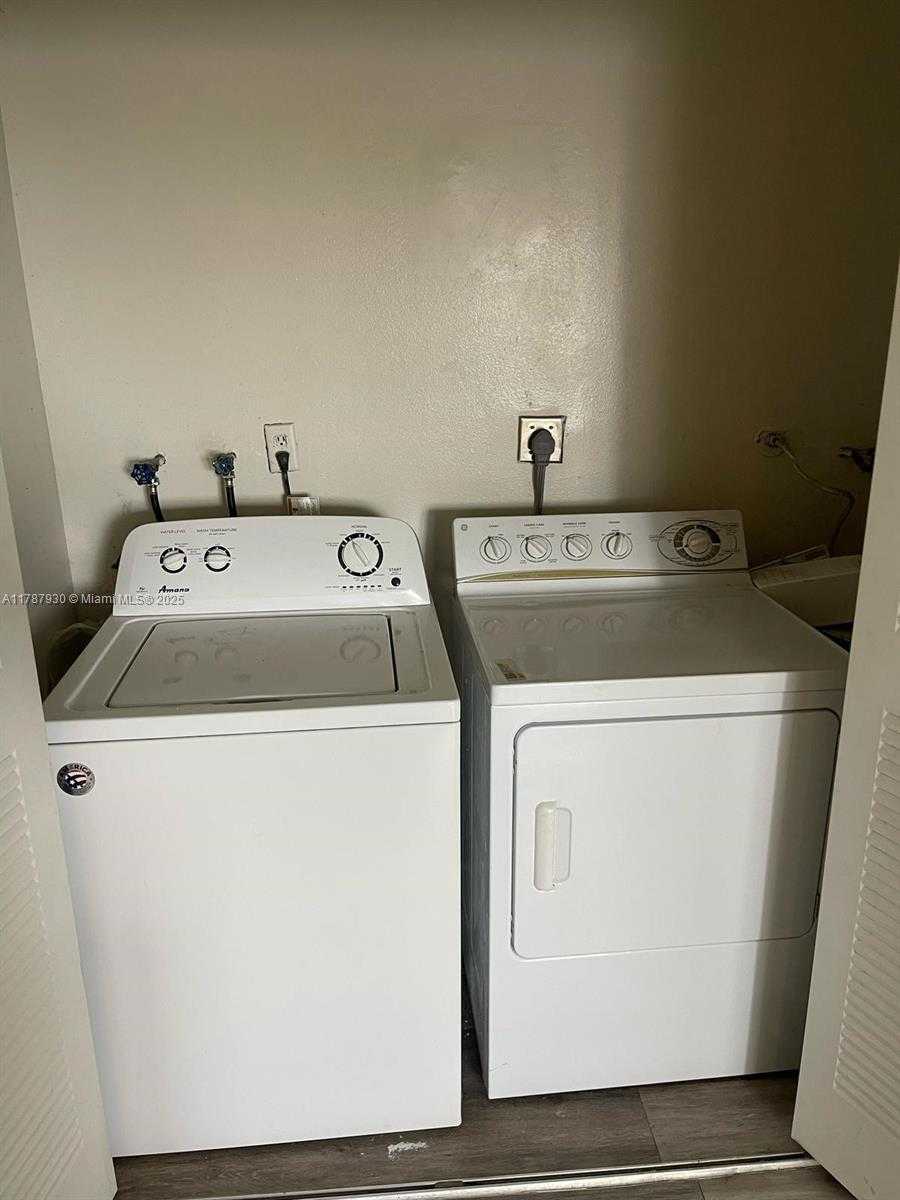 Small Image of 9375 FONTAINEBLEAU BLVD #L426, Miami Number 8