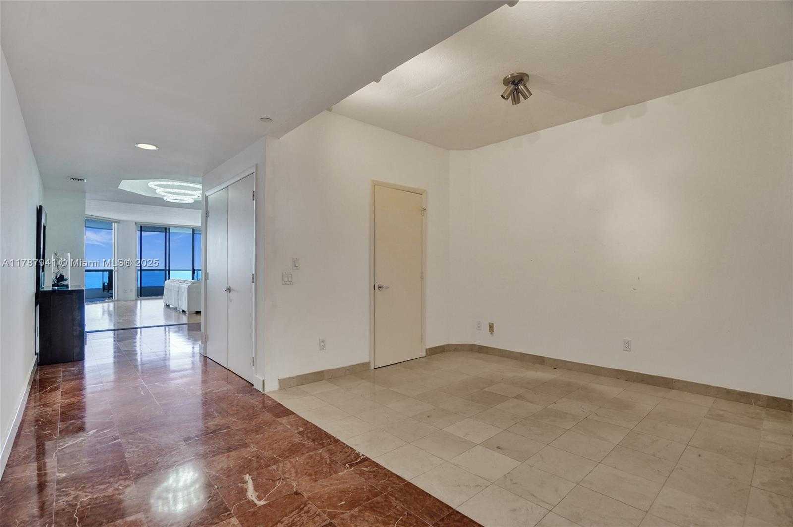 Small Image of 21150 POINT PL #2603, Aventura Number 14