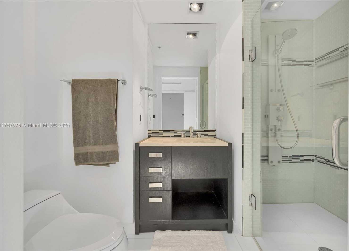 Small Image of 18201 COLLINS AVE #1002, Sunny Isles Beach Number 12