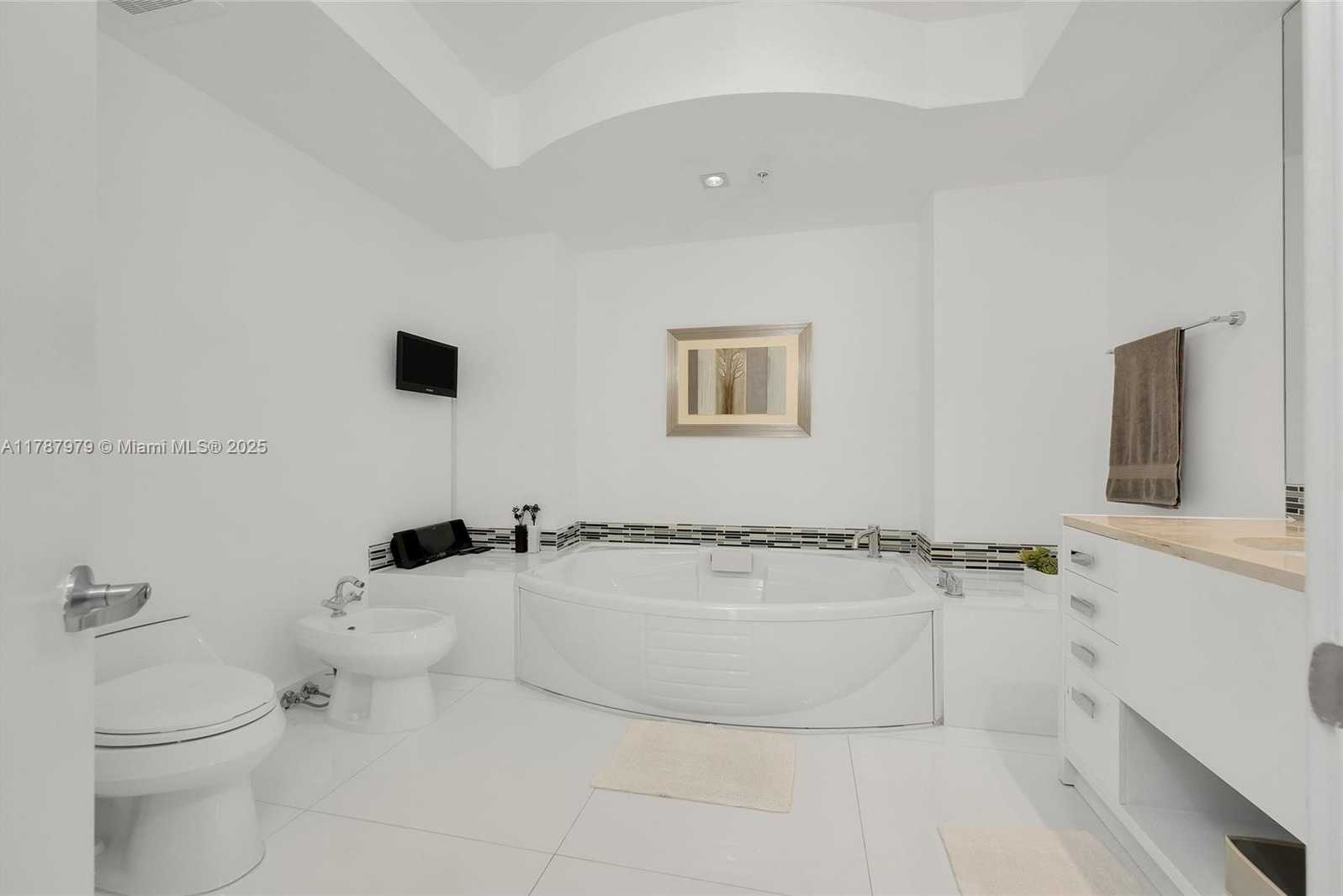 Small Image of 18201 COLLINS AVE #1002, Sunny Isles Beach Number 14