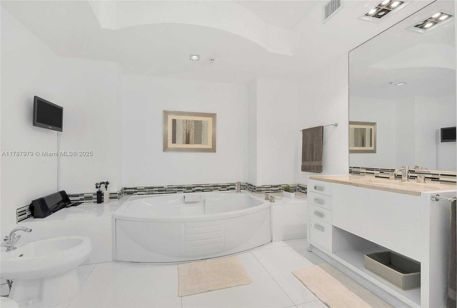 Small Image of 18201 COLLINS AVE #1002, Sunny Isles Beach Number 15
