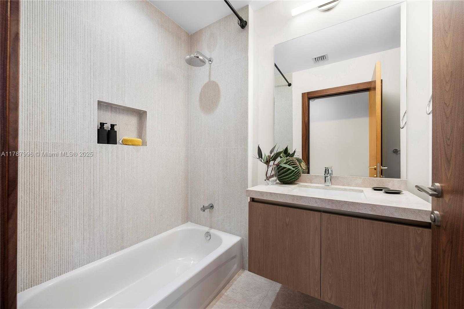 Small Image of 701 VALENCIA AVE #405, Coral Gables Number 11