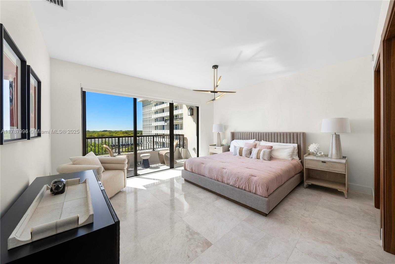 Small Image of 701 VALENCIA AVE #405, Coral Gables Number 6