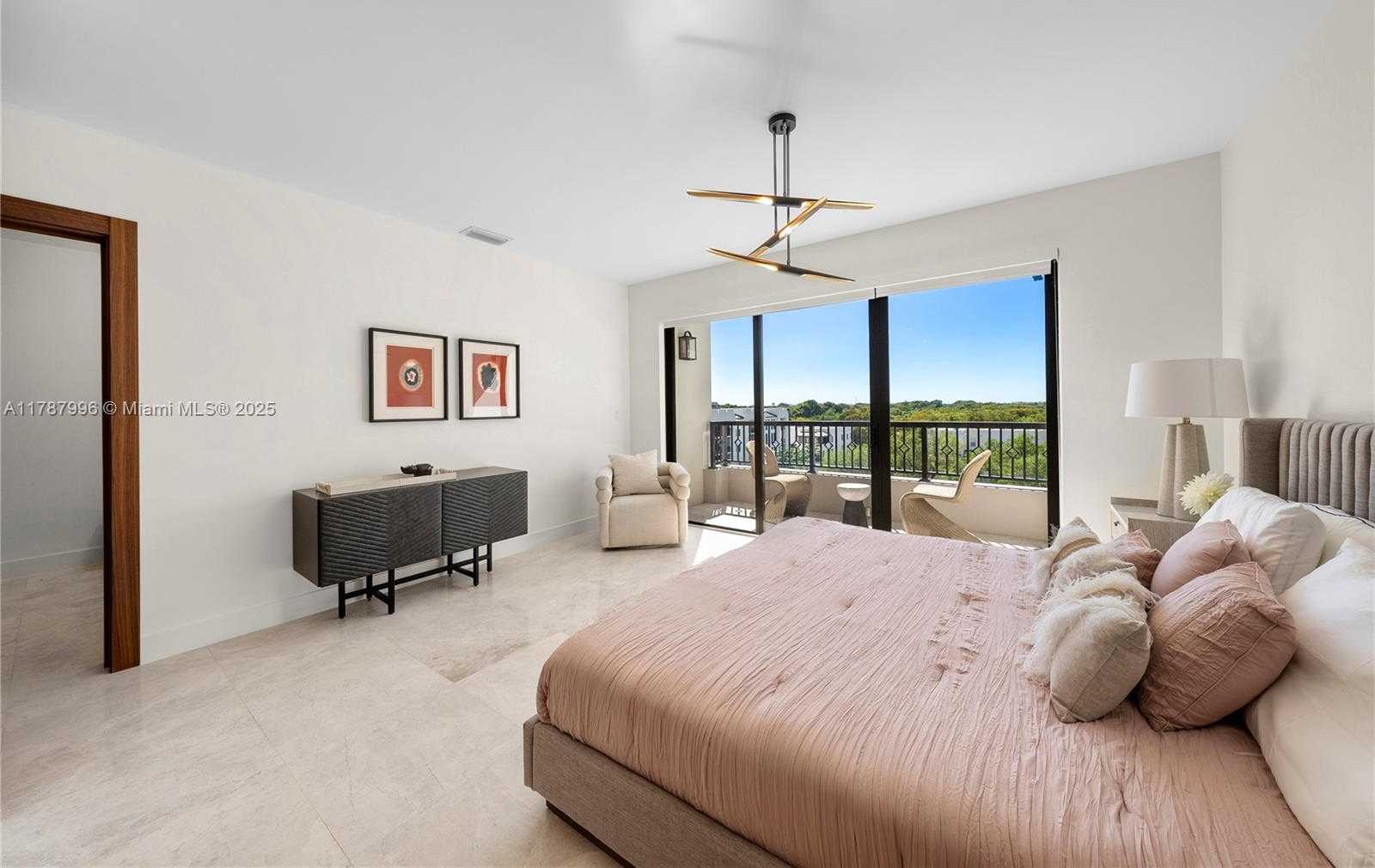 Small Image of 701 VALENCIA AVE #405, Coral Gables Number 7