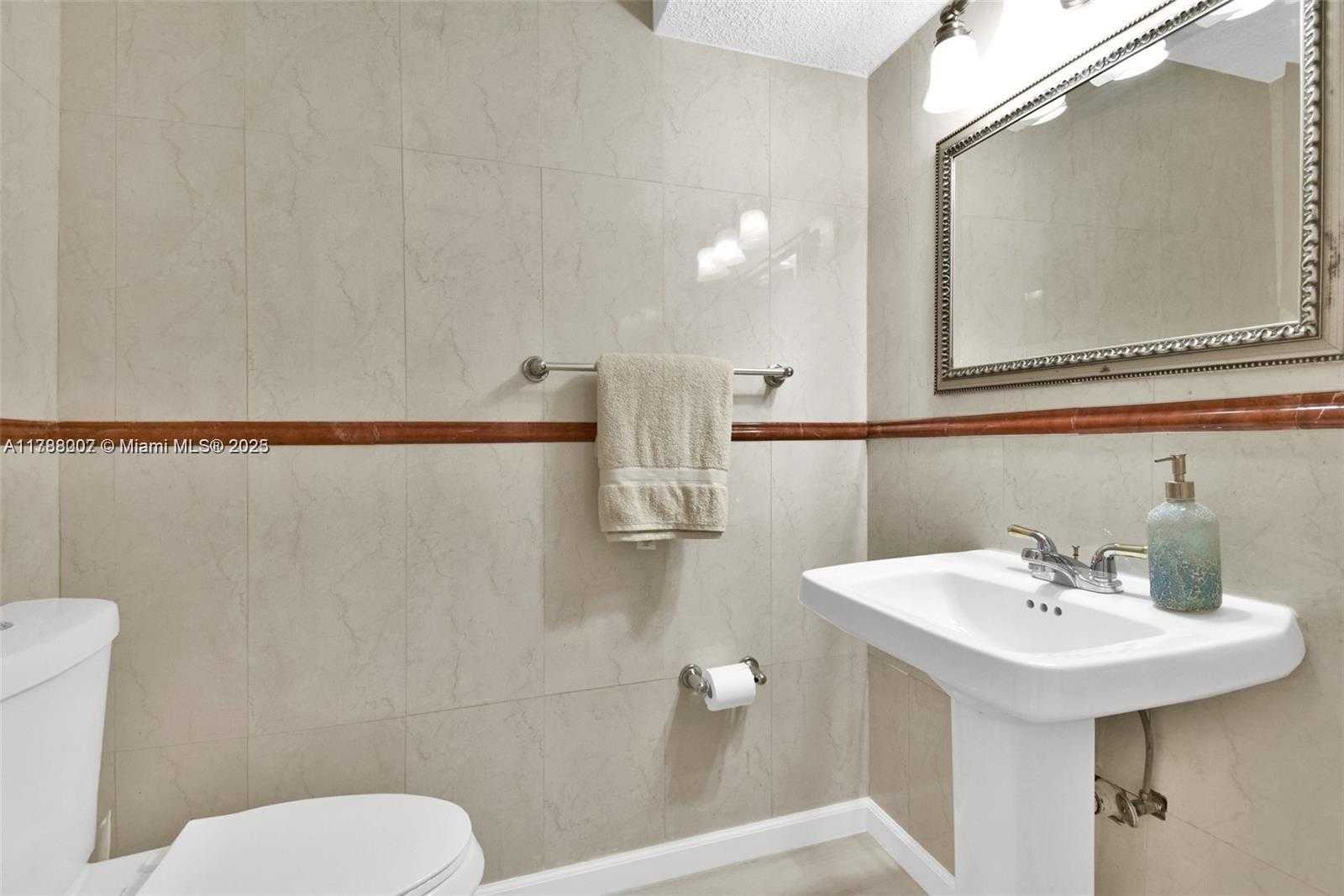 Small Image of 2301 COLLINS AVE #425, Miami Beach Number 12