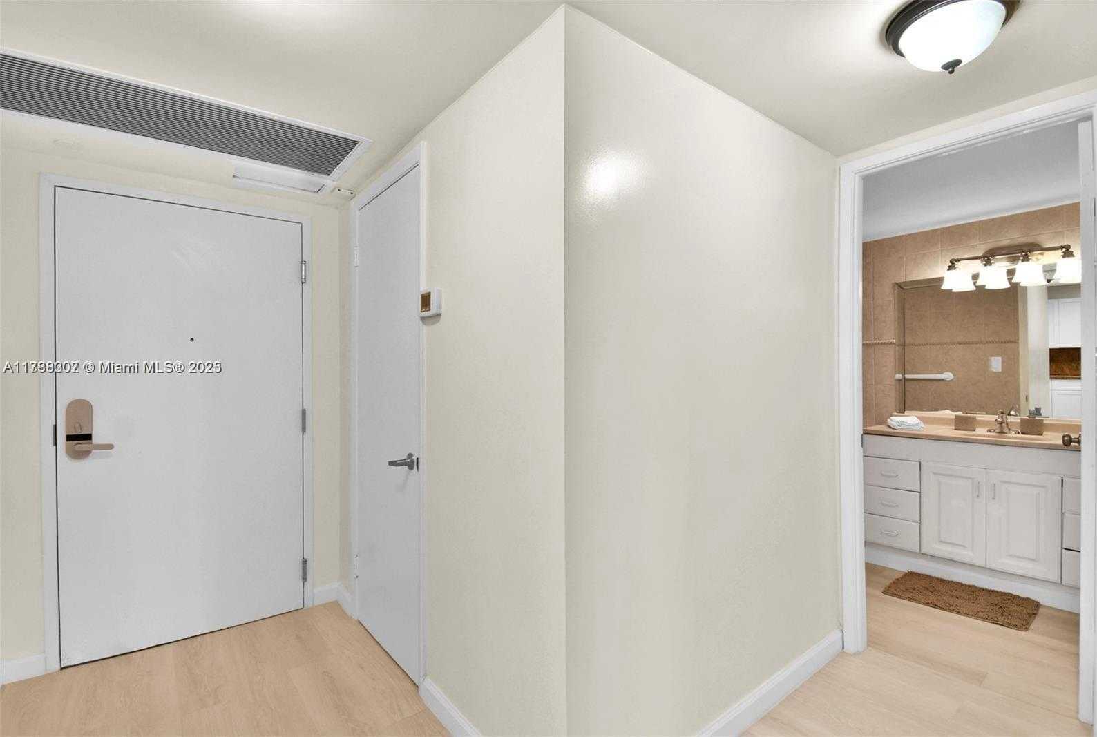 Small Image of 2301 COLLINS AVE #425, Miami Beach Number 13