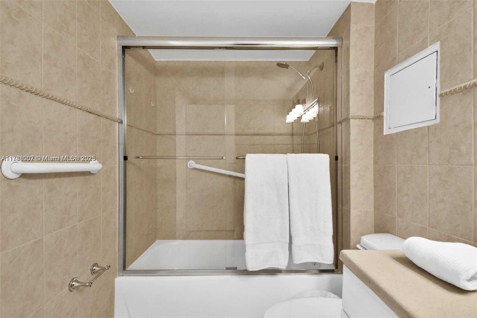 Small Image of 2301 COLLINS AVE #425, Miami Beach Number 15