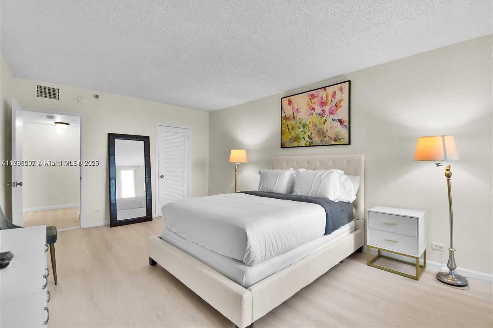 Small Image of 2301 COLLINS AVE #425, Miami Beach Number 17