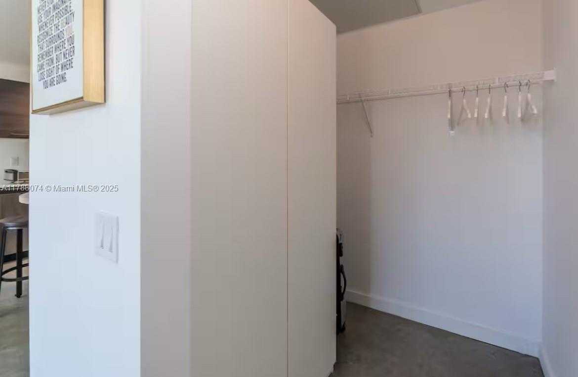 Small Image of 151 SOUTH EAST 1ST ST #1807, Miami Number 7