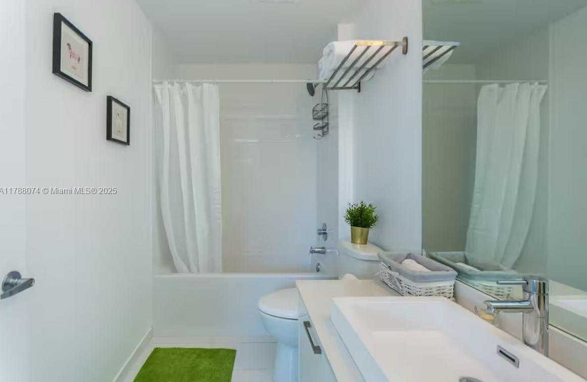 Small Image of 151 SOUTH EAST 1ST ST #1807, Miami Number 8
