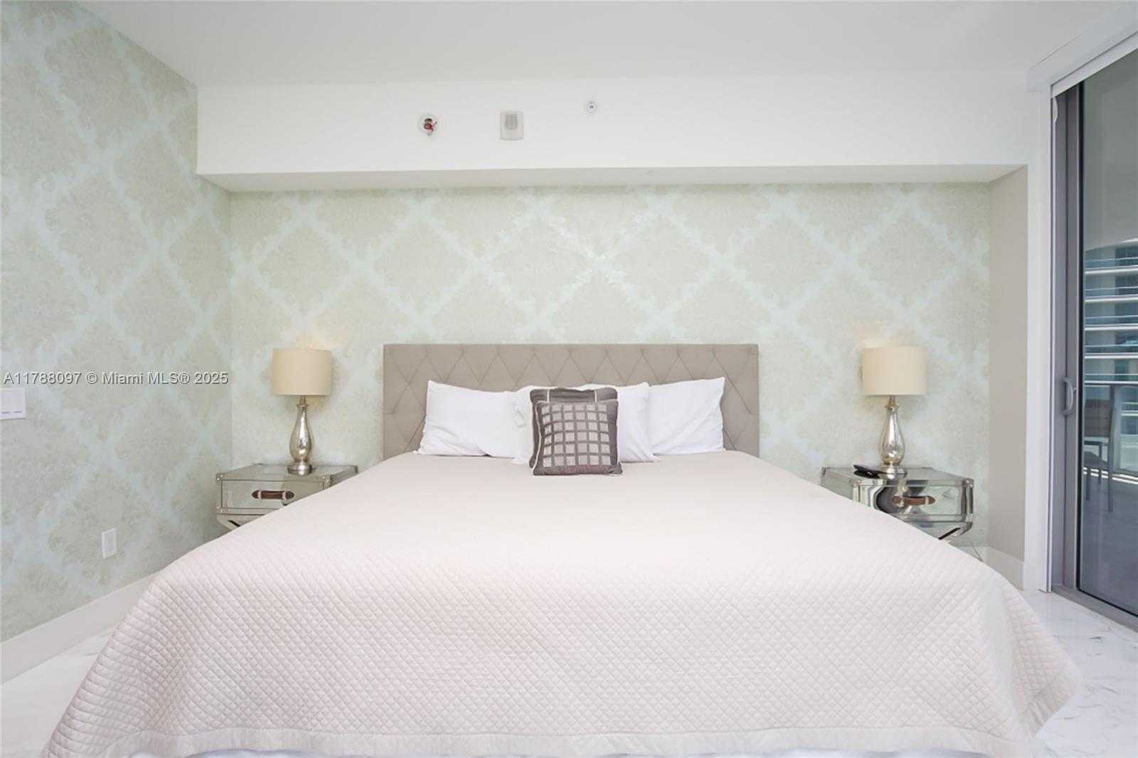 Small Image of 1300 BRICKELL BAY DR #3102, Miami Number 11