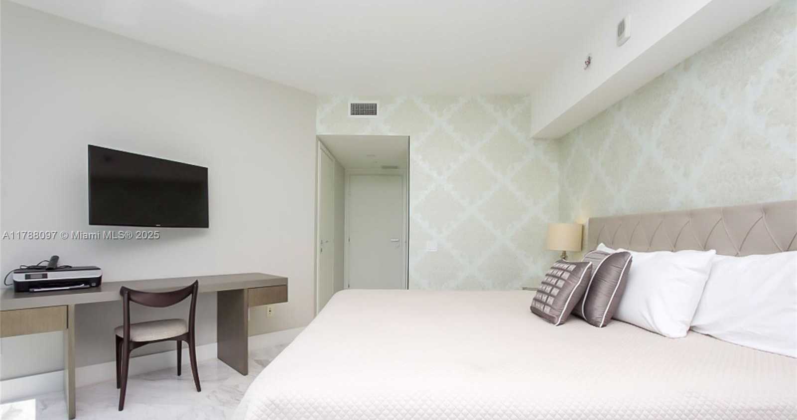 Small Image of 1300 BRICKELL BAY DR #3102, Miami Number 12